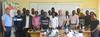 Photo de famille à l’issue de l’atelier de formation animé par Michel Ndoumbé Nkeng et Christian Cilas à Abidjan du 12 au 16 juin 2023 (© Juslin Koigny)